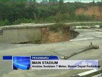 Ruas Jalan Akses Main Stadium Pon Ambrol Sedalam 7 Meter